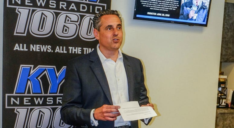 PHOTOS: Retired KYW Newsradio reporter Tony Hanson inducted into Hall of Fame