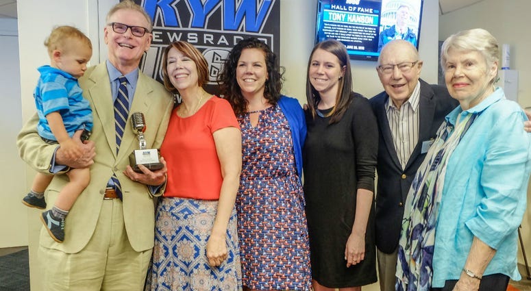 PHOTOS: Retired KYW Newsradio reporter Tony Hanson inducted into Hall of Fame