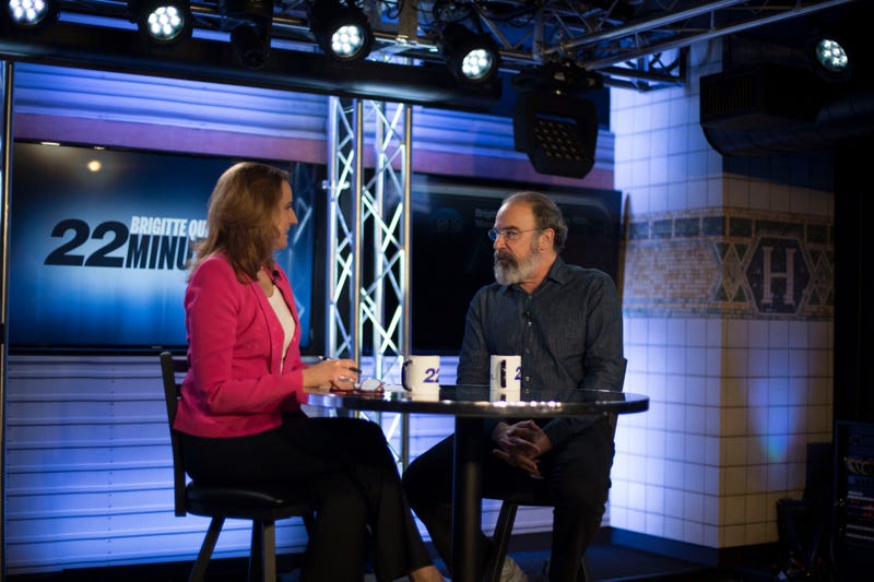 Award-Winning Actor Mandy Patinkin Talks ‘Smurfs,’ ‘Homeland,’ & Broadway On ’22 Minutes’